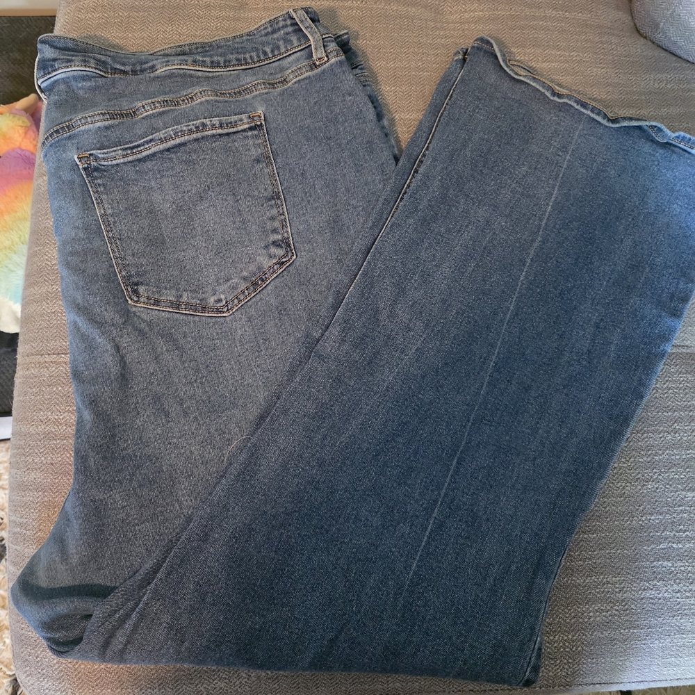 Womens Plus Size 26 Higher Rise Flare Jeans Light Wash Denim 3X Casual XXXL Cute